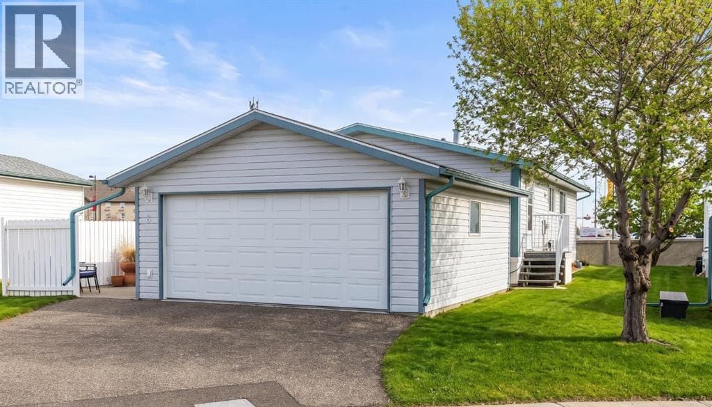8, 1600 Strachan Road SE — photo 3