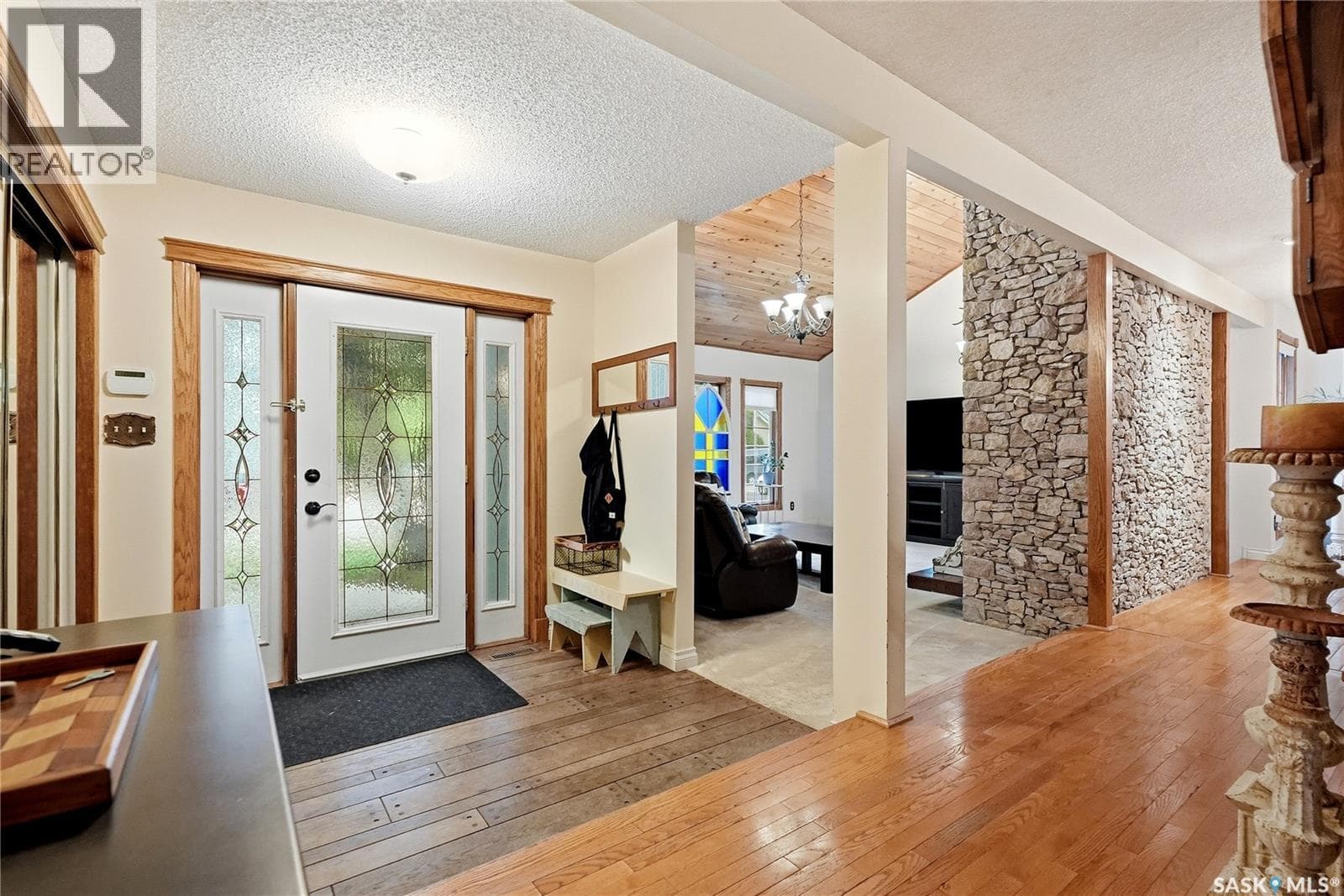 206 Willoughby CRESCENT — photo 3