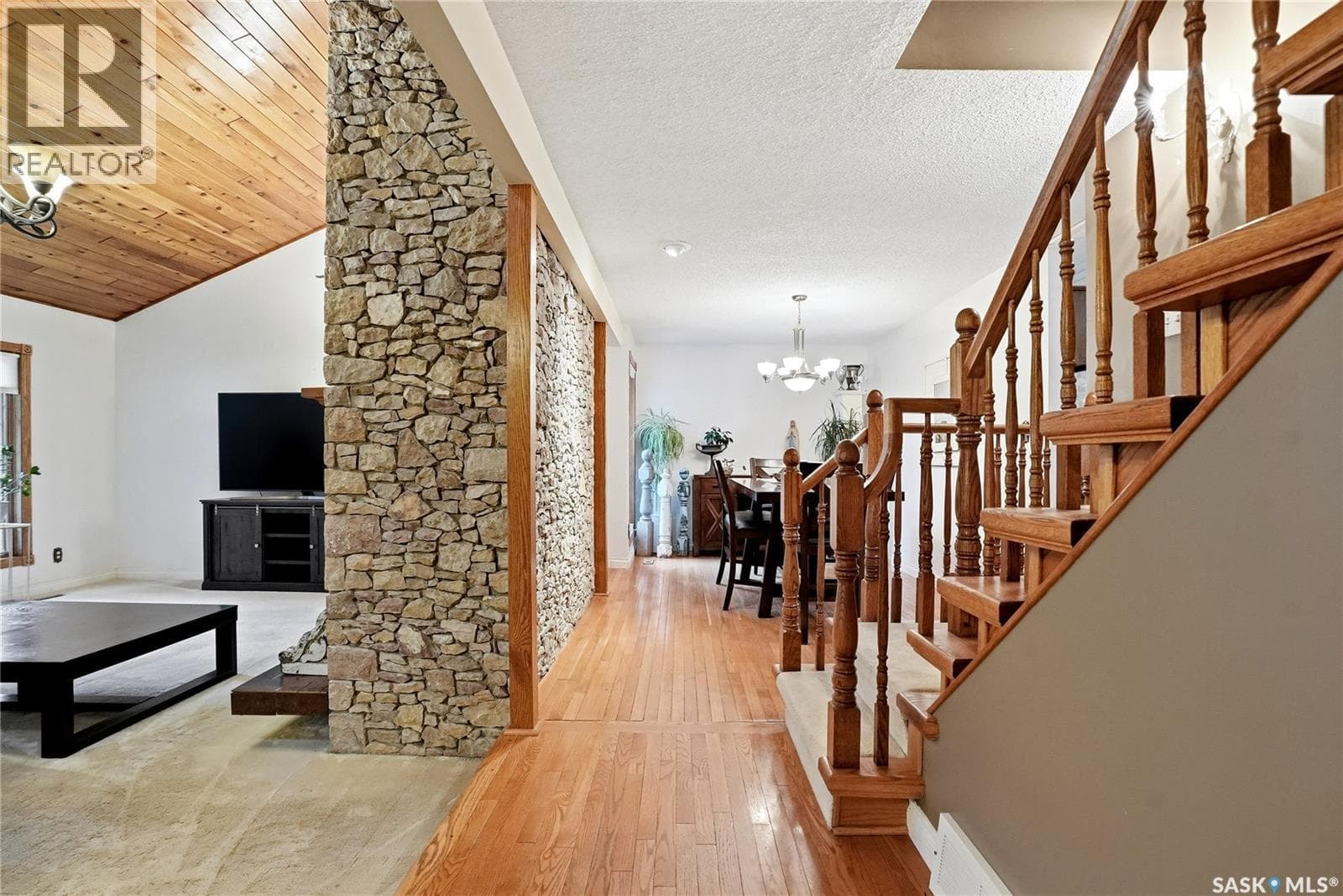 206 Willoughby CRESCENT — photo 5