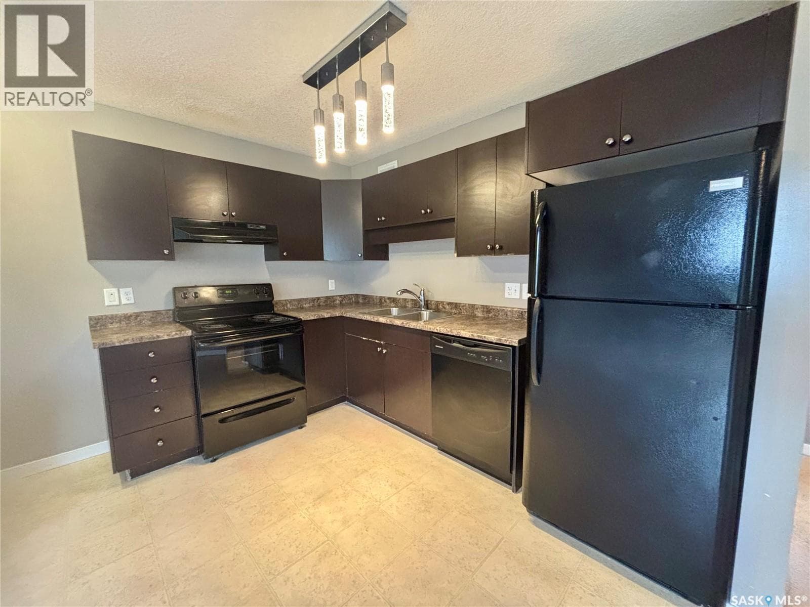 82 5533 Blake CRESCENT — photo 2