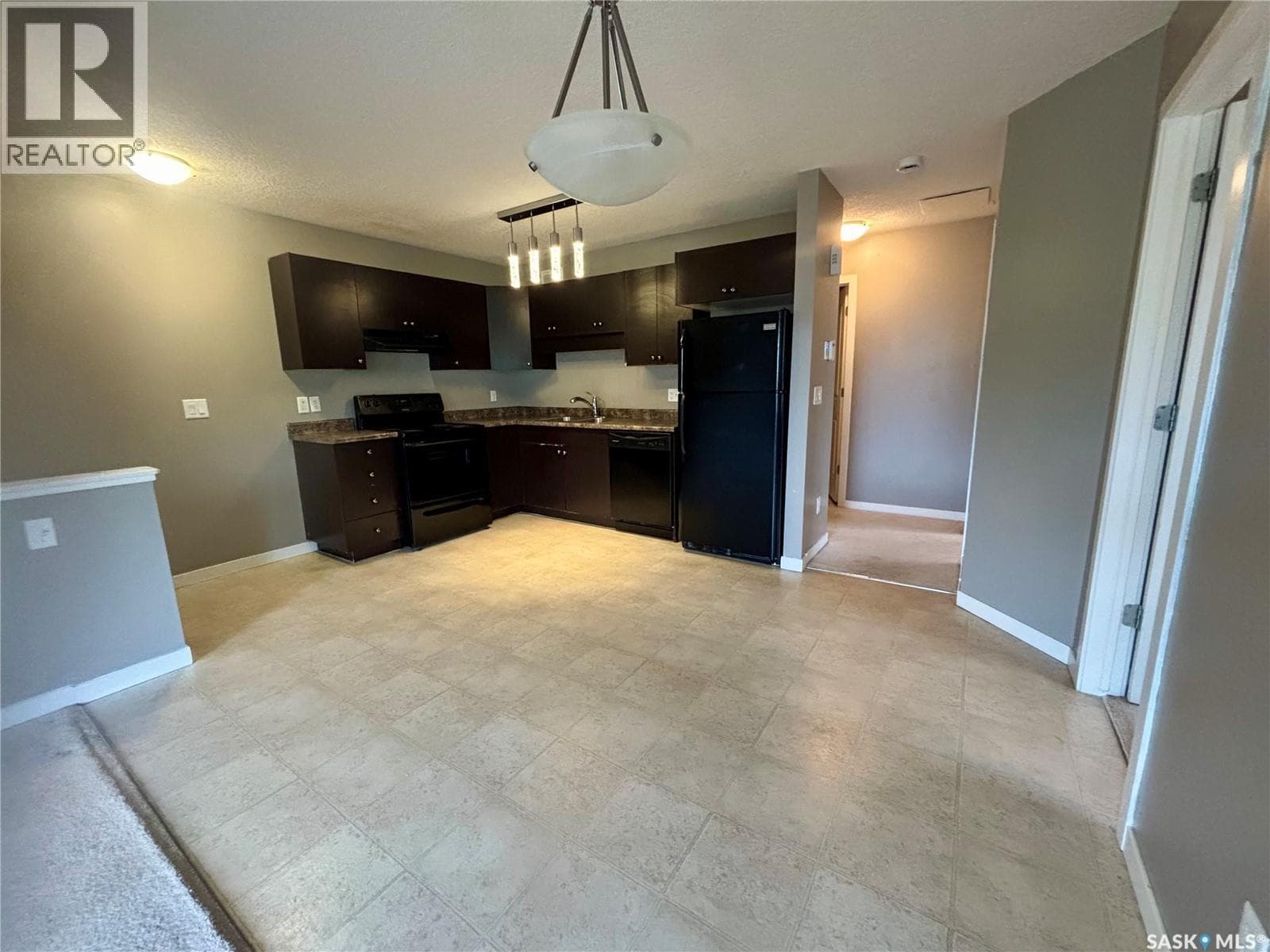 82 5533 Blake CRESCENT — photo 3