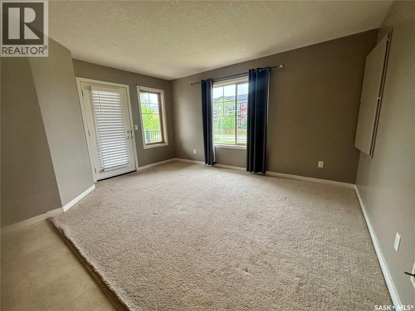 82 5533 Blake CRESCENT — photo 4