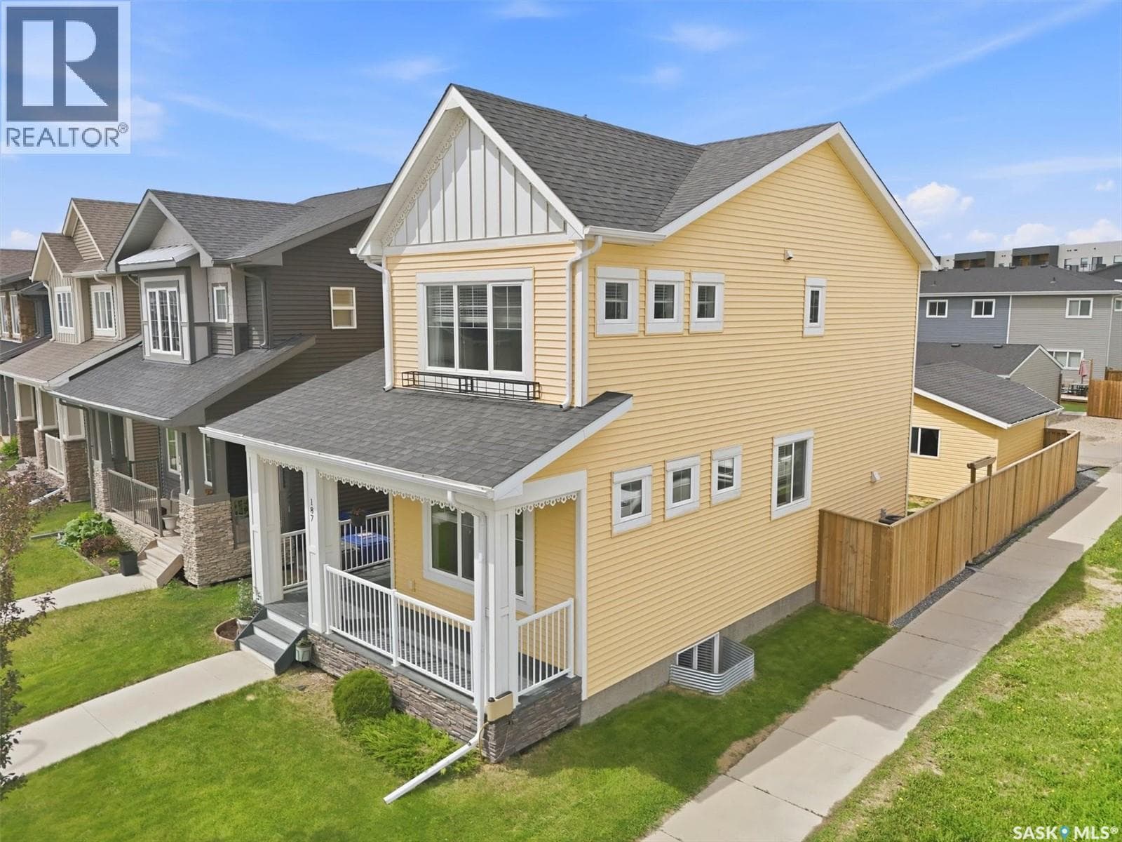 187 Newton WAY photo 3