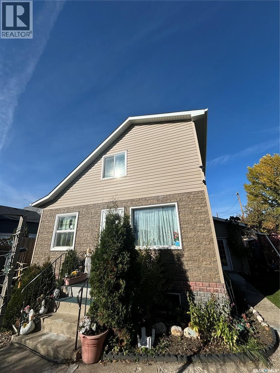 2216 20th STREET W