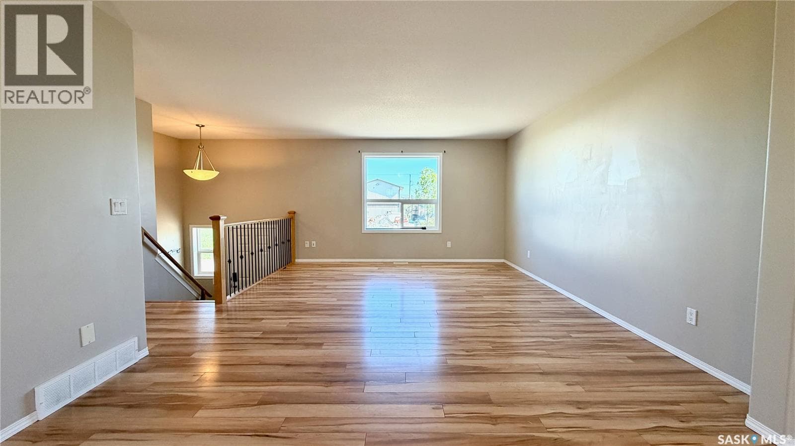 19 200 Hiebert CRESCENT — photo 2
