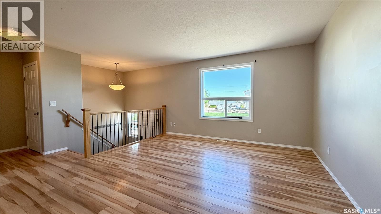 19 200 Hiebert CRESCENT — photo 3