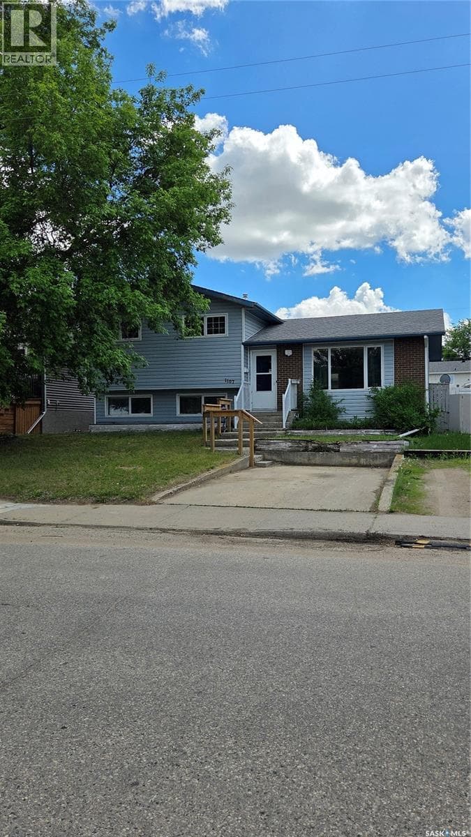 1107 Lillooet STREET W