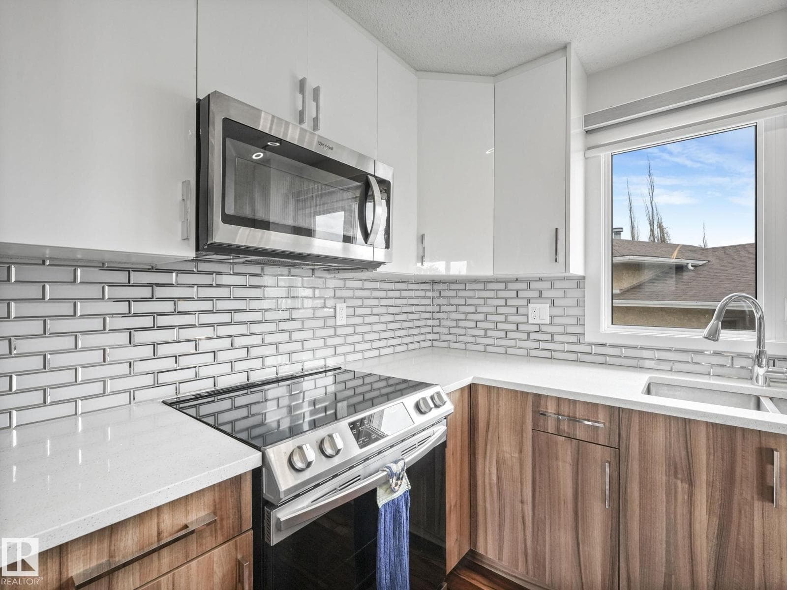 6 bed 3 bath single family at 180 DUNLUCE RD NW — $499,900 — photo 8