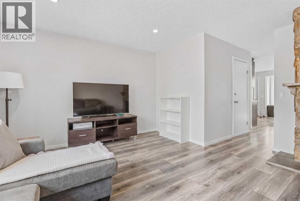 84 Falconridge Place NE — photo 4