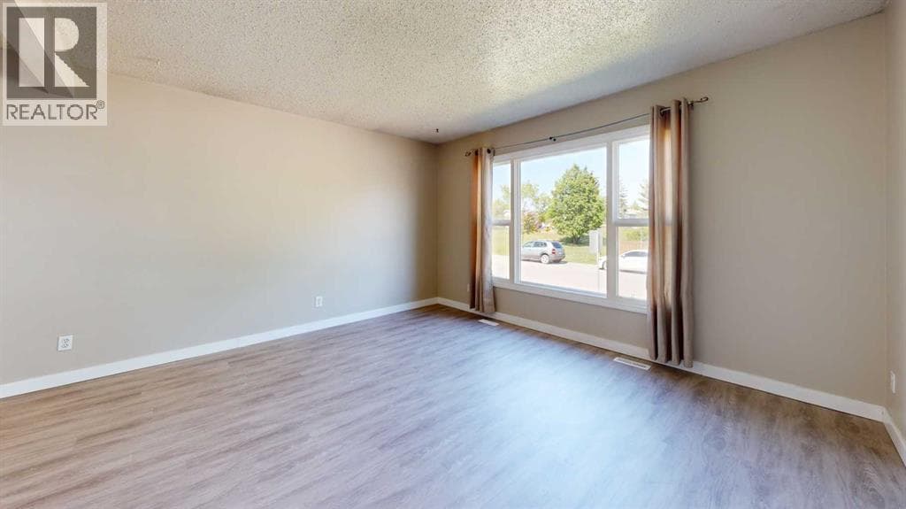 7006 93A Street — photo 4
