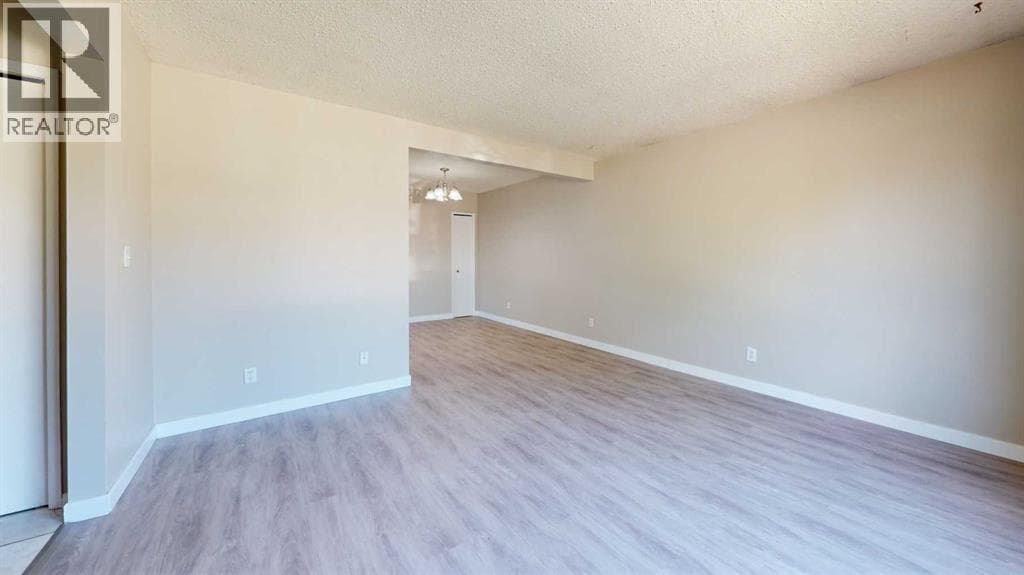 7006 93A Street — photo 5