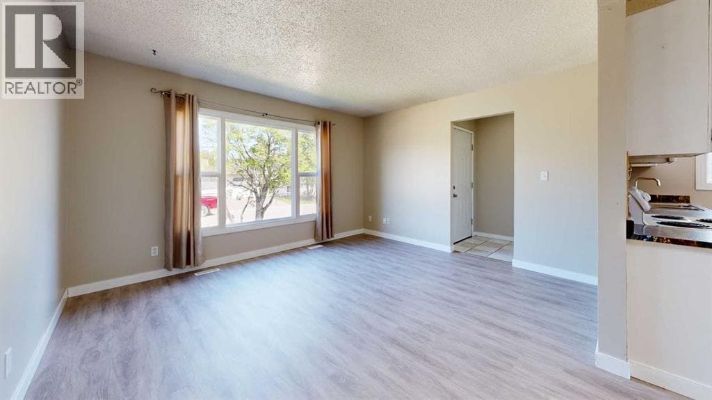 7006 93A Street — photo 2