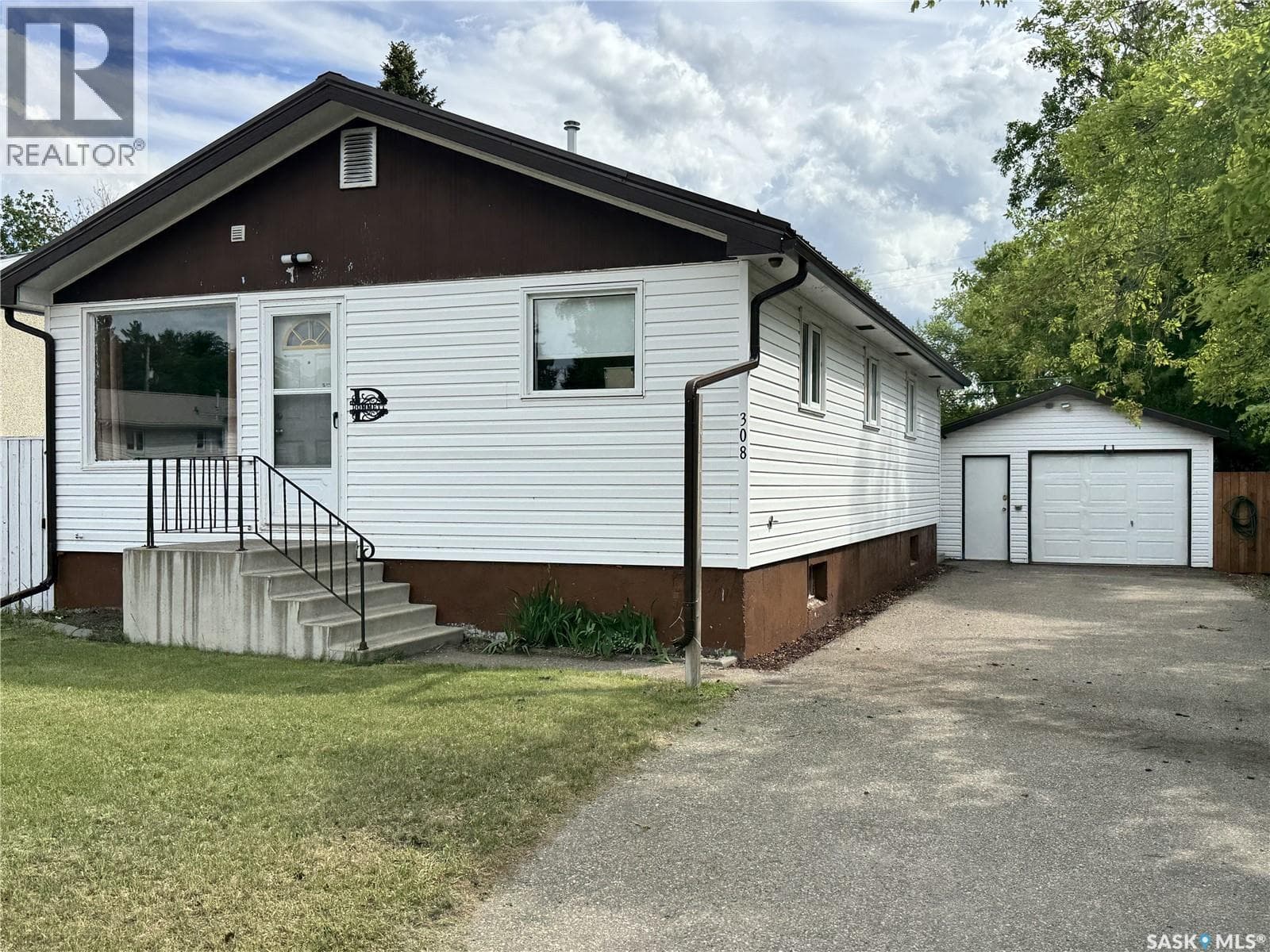 308 7th AVENUE W