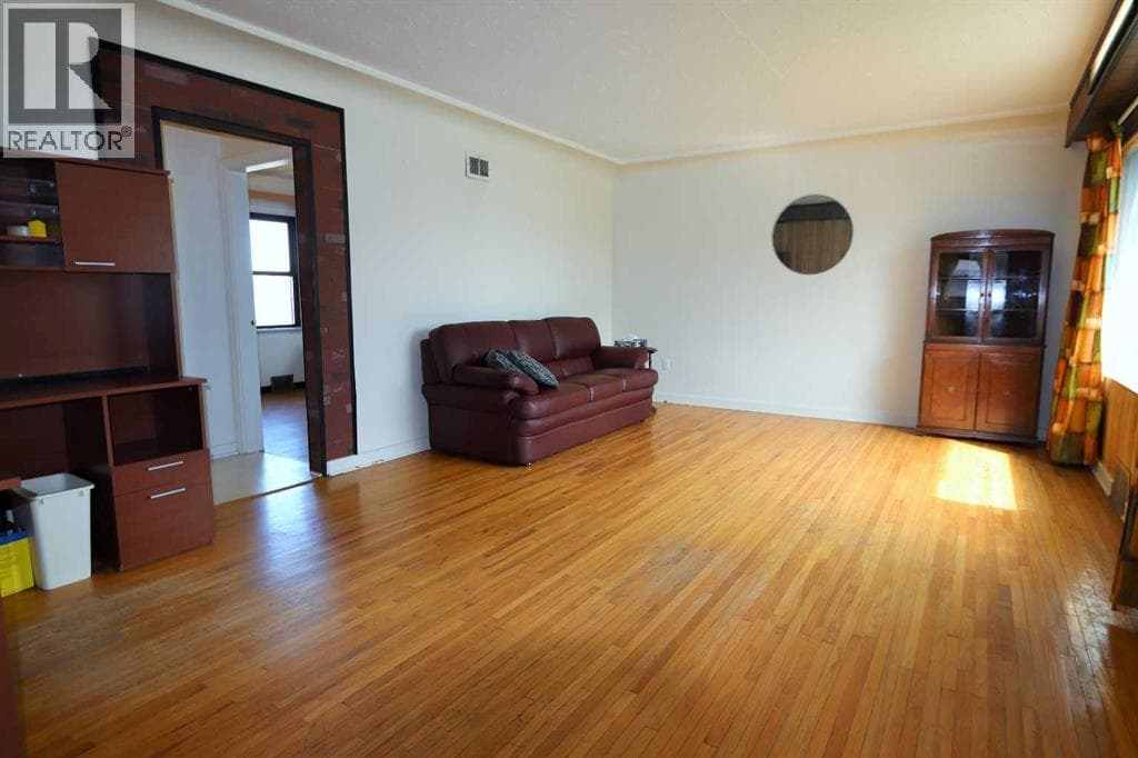 5108 54 Street — photo 3