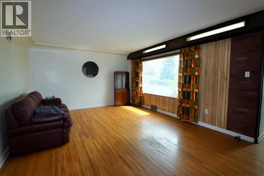 5108 54 Street — photo 4