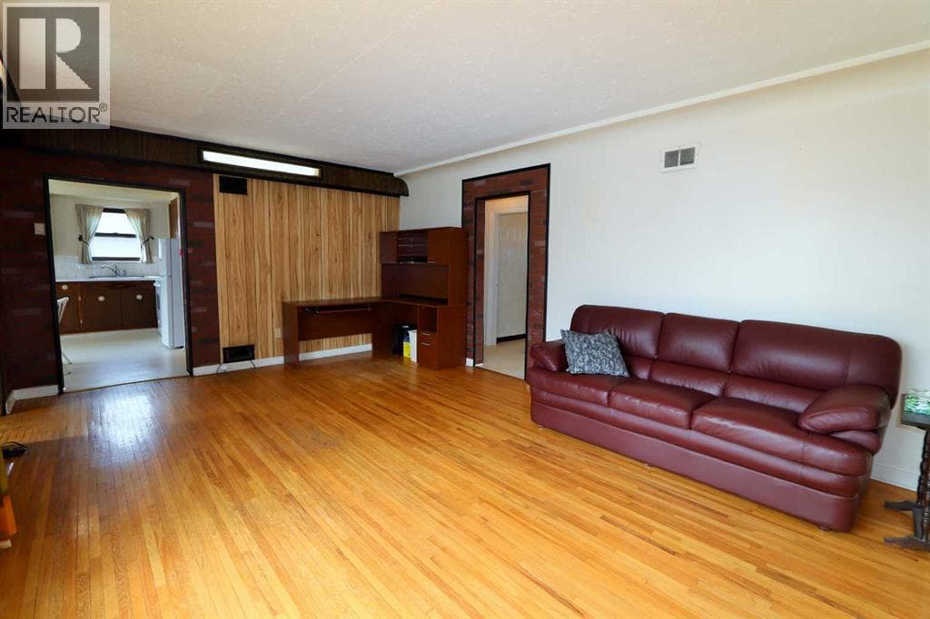 5108 54 Street — photo 5