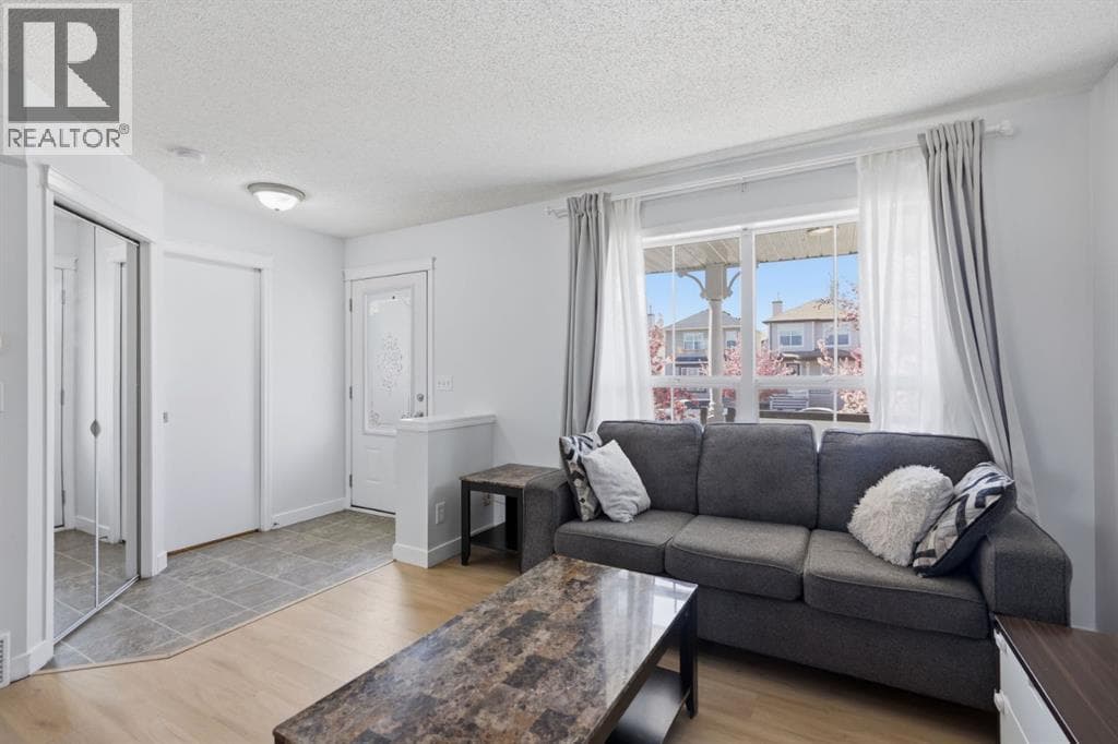 80 Prestwick Bay SE — photo 4