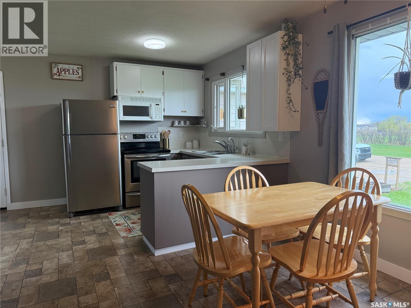 401 Golspie STREET — photo 5