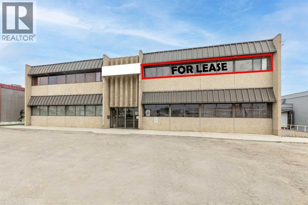 East Half, Top Floor 5720 44 Street