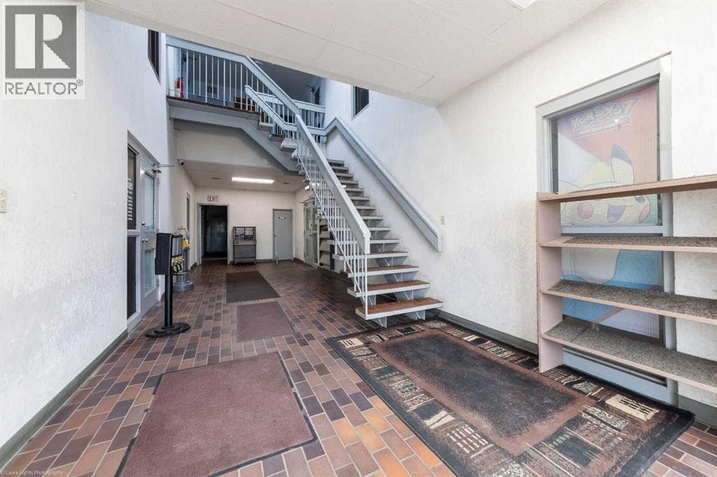 East Half, Top Floor 5720 44 Street — photo 3