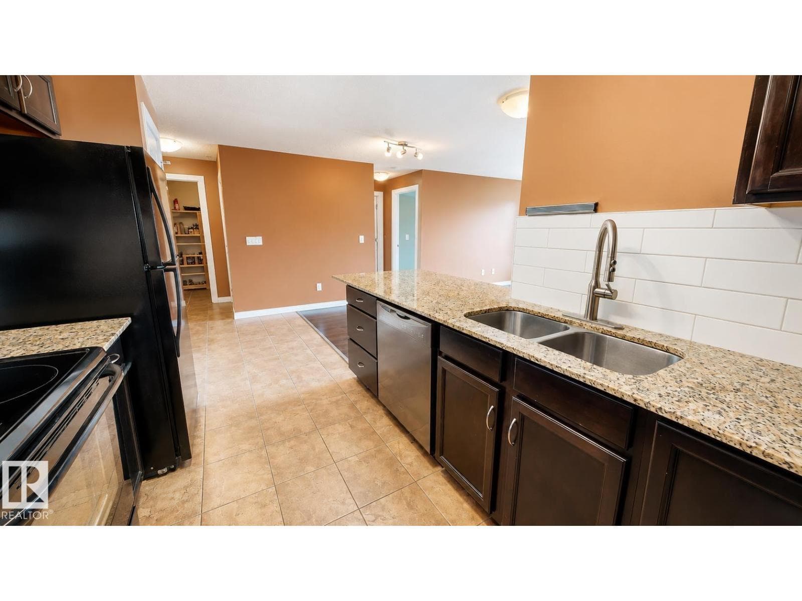#217 273 CHARLOTTE WY — photo 5