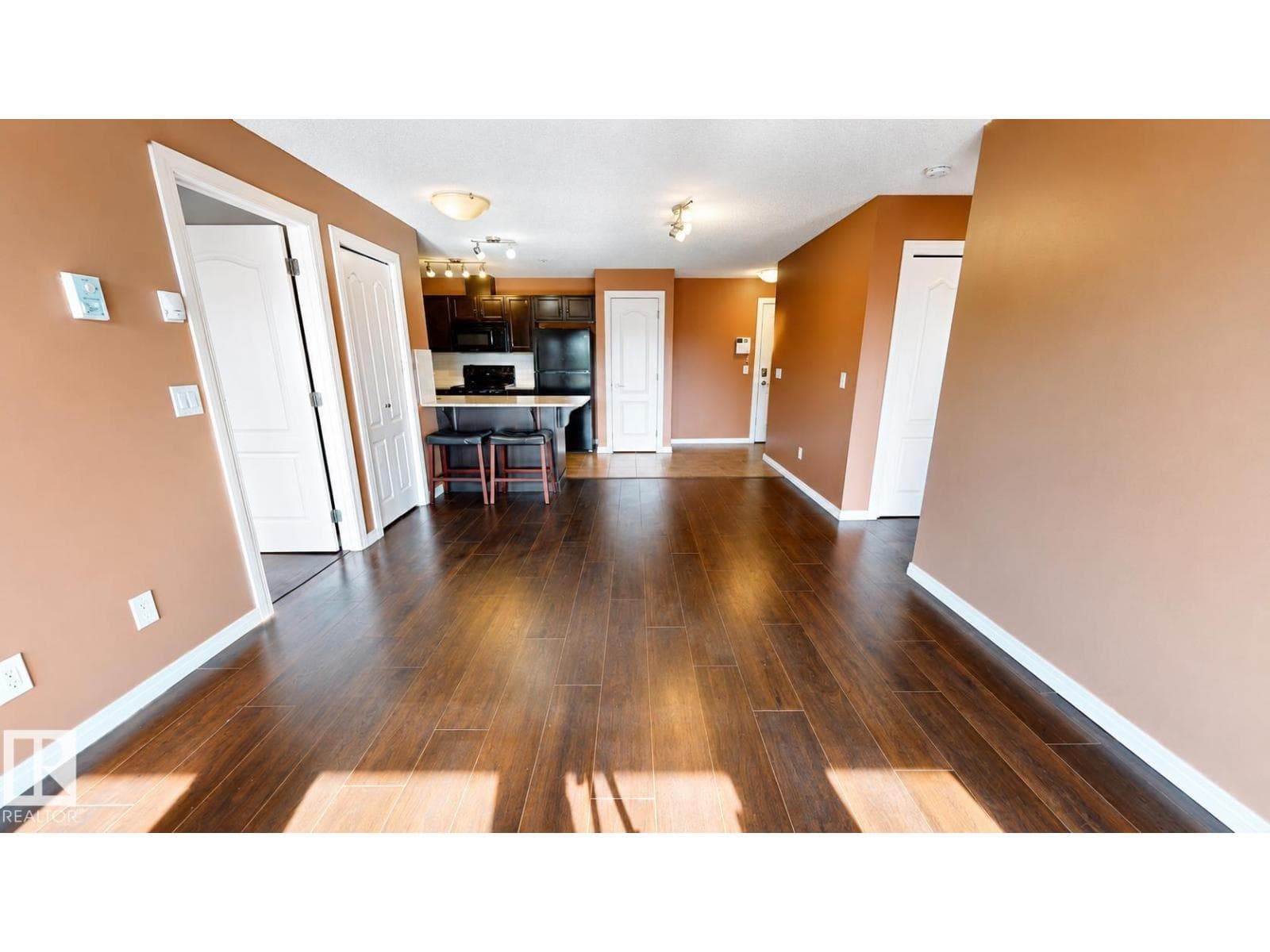#217 273 CHARLOTTE WY — photo 3