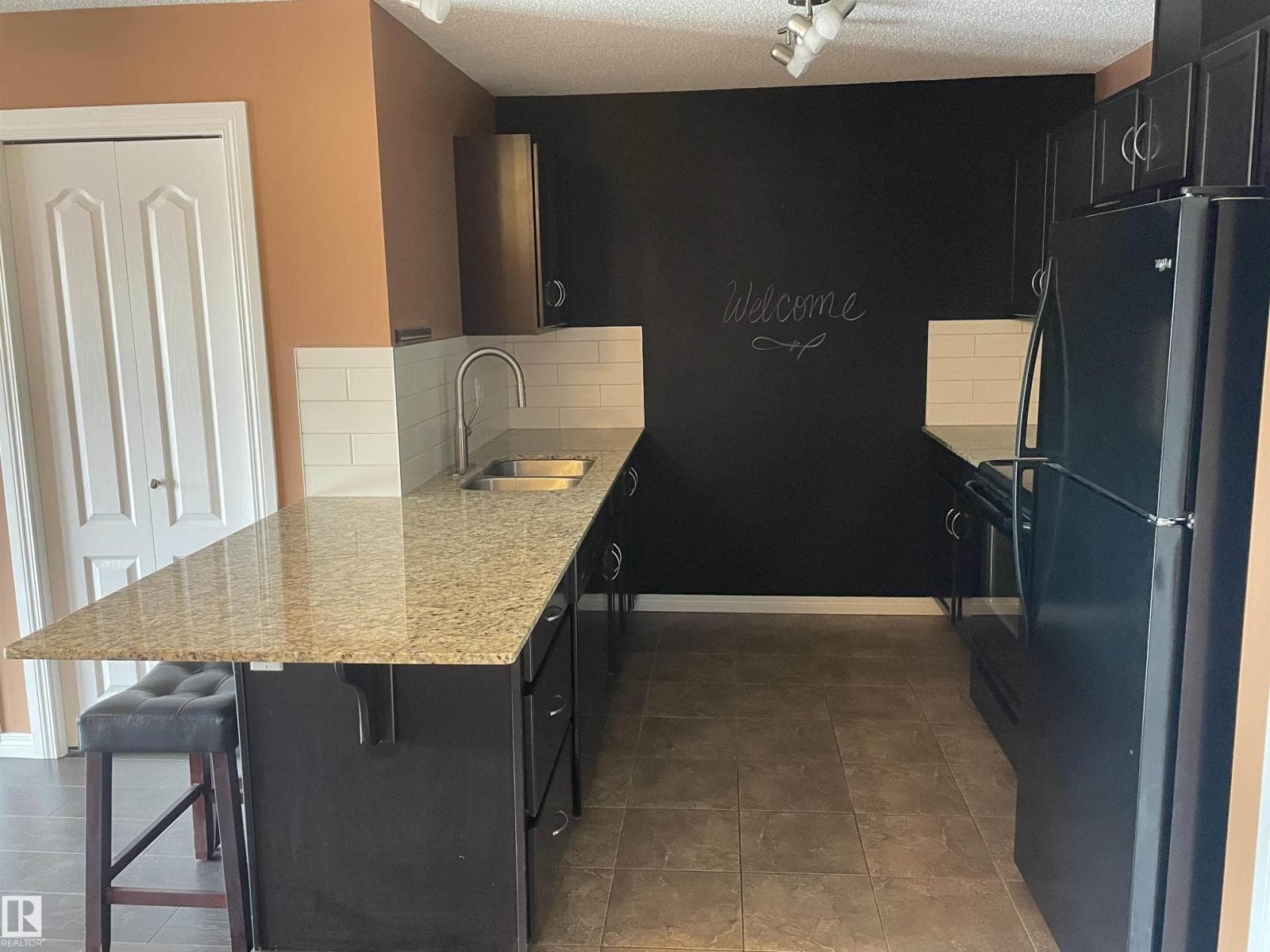#217 273 CHARLOTTE WY — photo 4