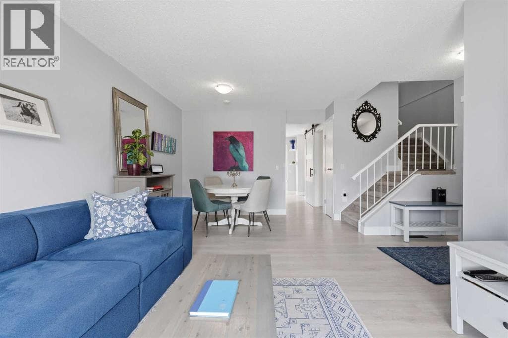 160 Silvergrove Hill NW — photo 5