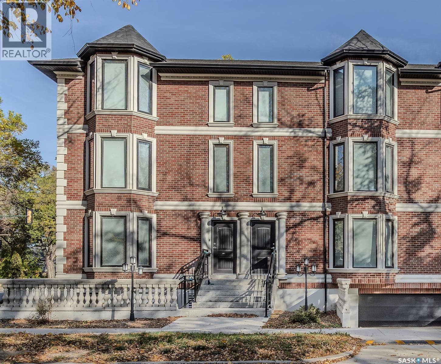 1003 Osler STREET — photo 2