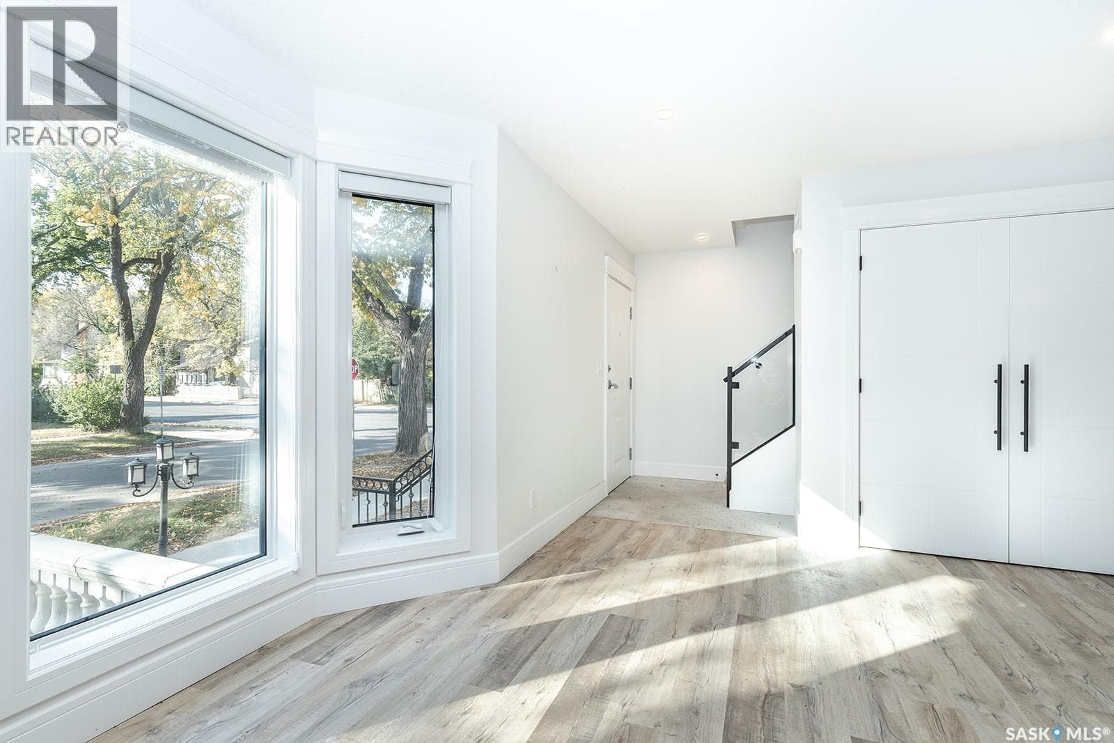 1003 Osler STREET — photo 4