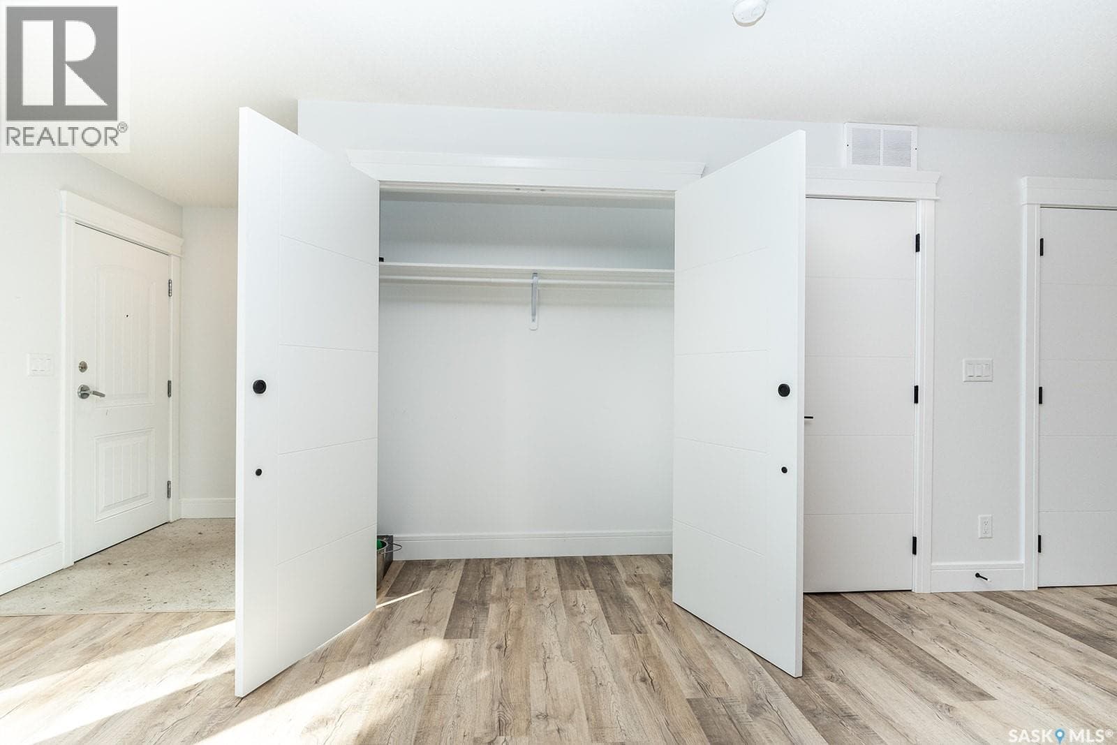 1003 Osler STREET — photo 5