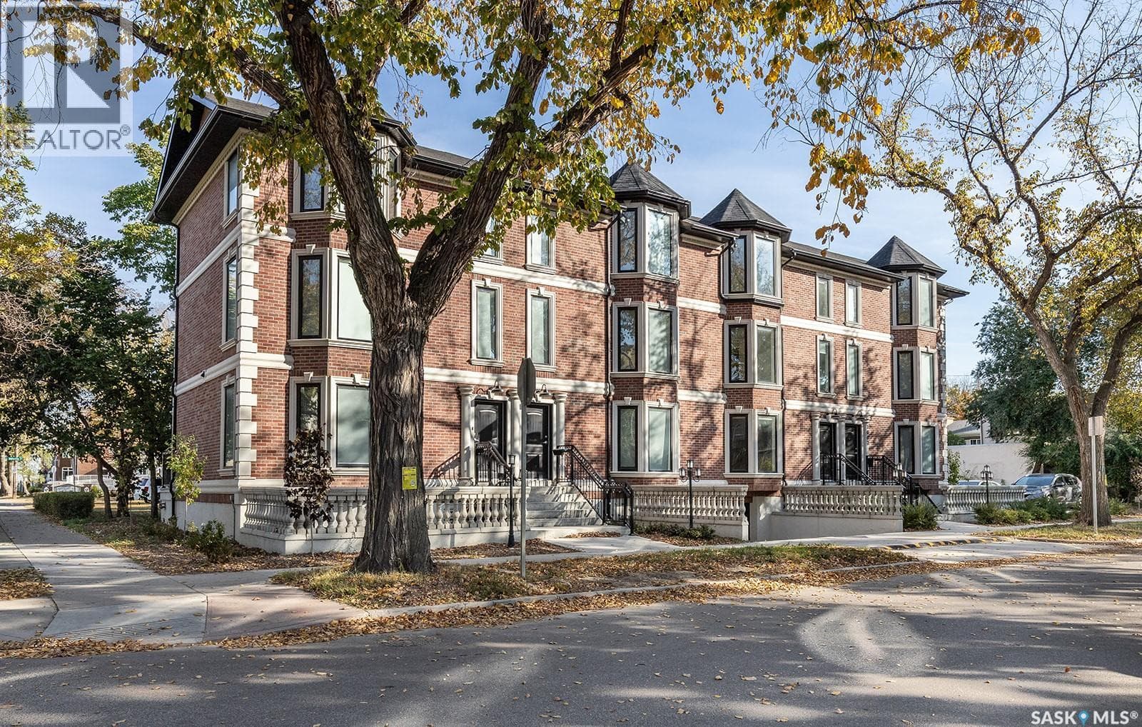 1001 Osler STREET — photo 3