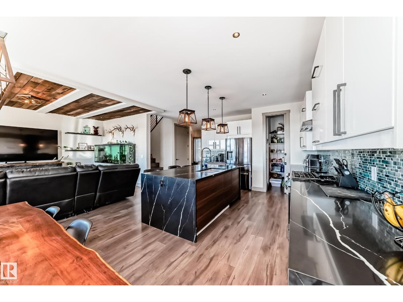 5263 47 Ave