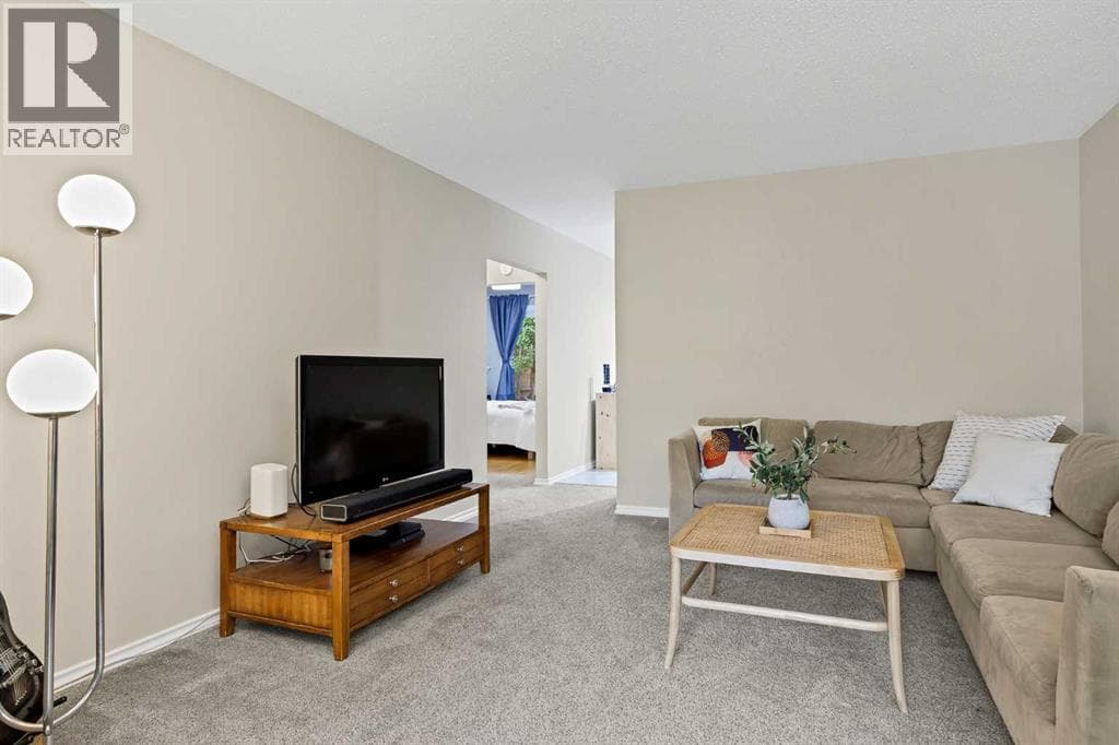 3112 42 Street SW — photo 3