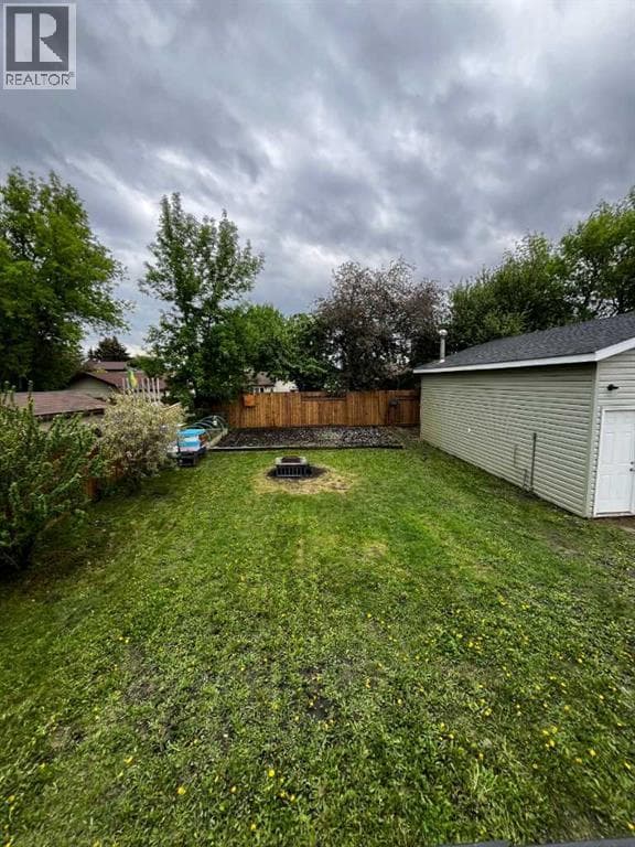 2307 47 Avenue — photo 4