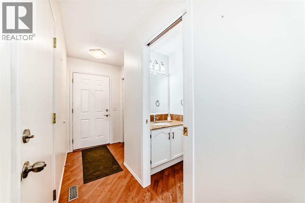 325 Mt Douglas Manor SE — photo 3