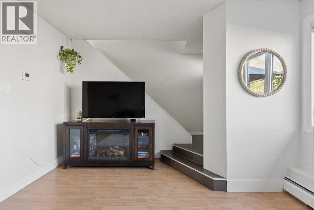 151, 3809 45 Street SW — photo 3