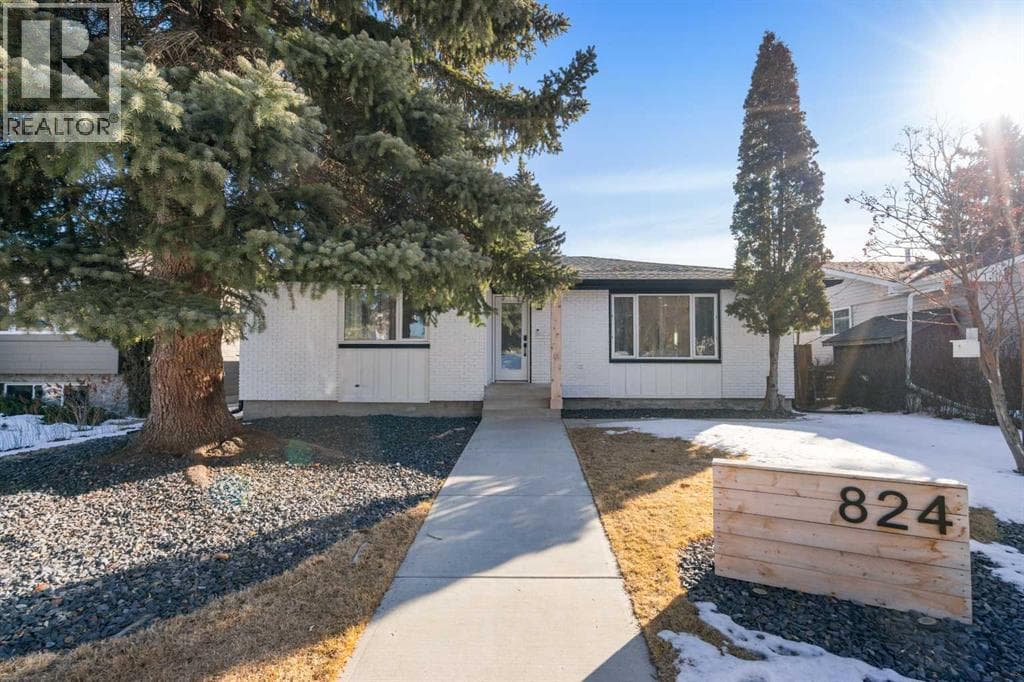 824 Canna Crescent SW