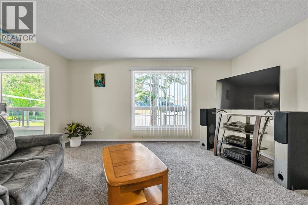 173 Margate Close NE — photo 2