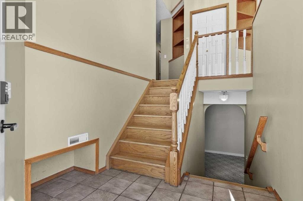 100 Macewan Park Manor NW — photo 3