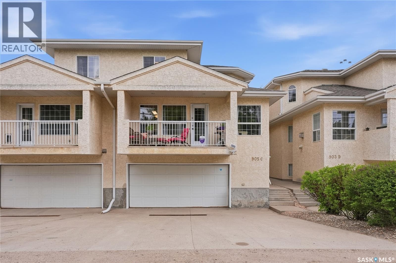 C 905 9th STREET E