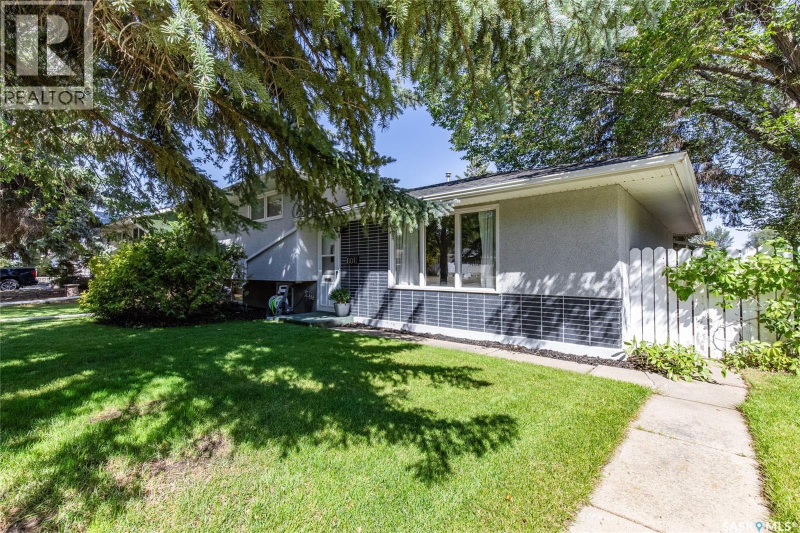 1301 Queen CRESCENT — photo 3