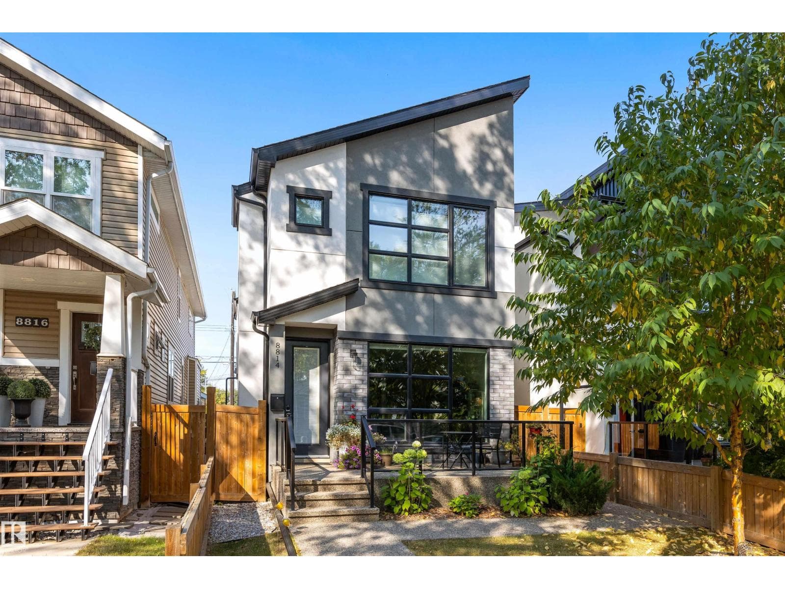 8814 85 AV NW