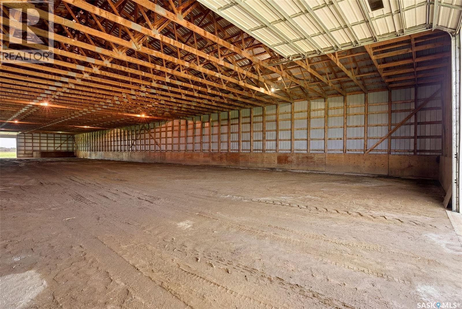 Bienfait Riding Arena/Shop and Land — photo 4