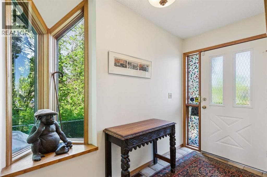 839 Royal Avenue SW — photo 2