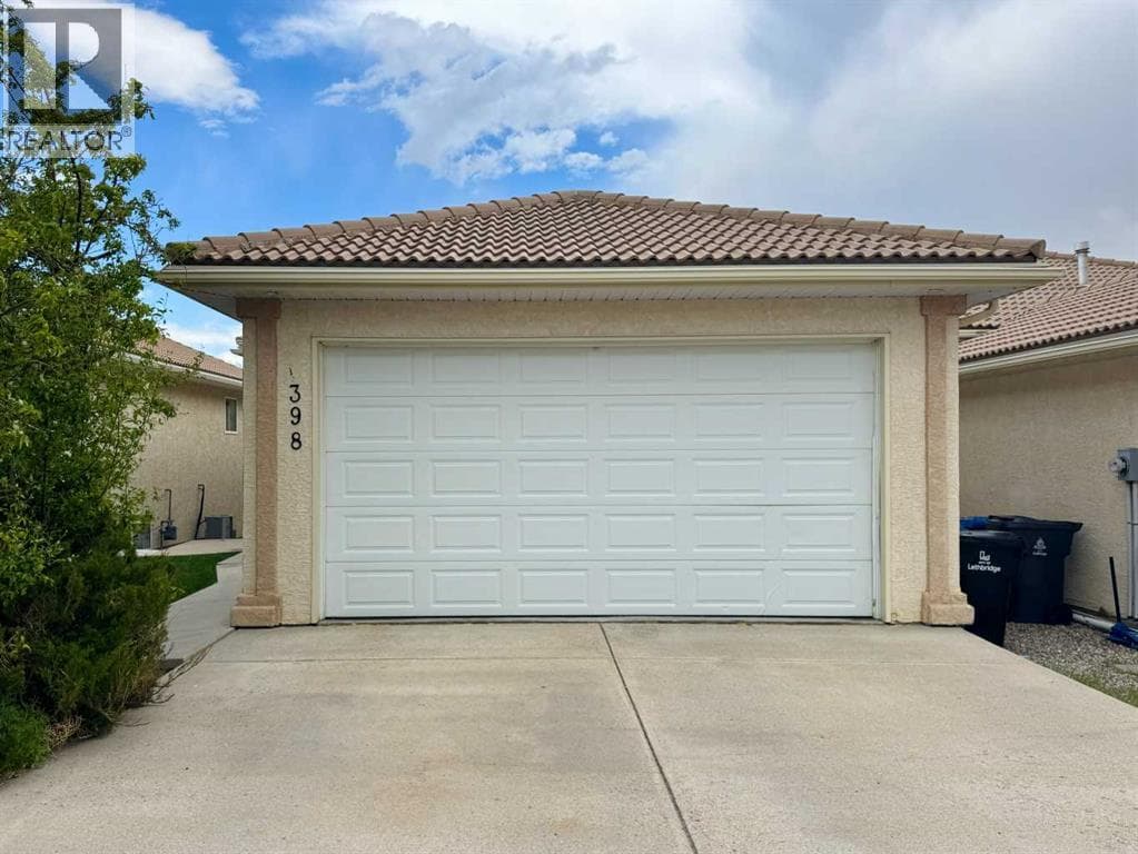 1, 398 Canyon Boulevard W