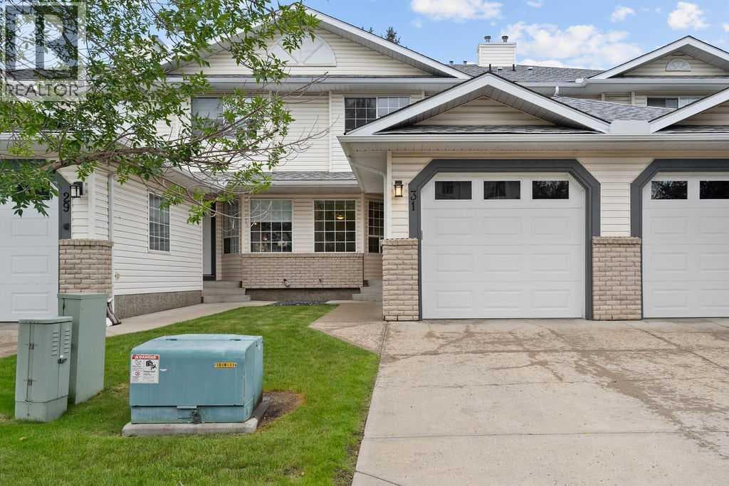 31 Silvergrove Close NW — photo 2