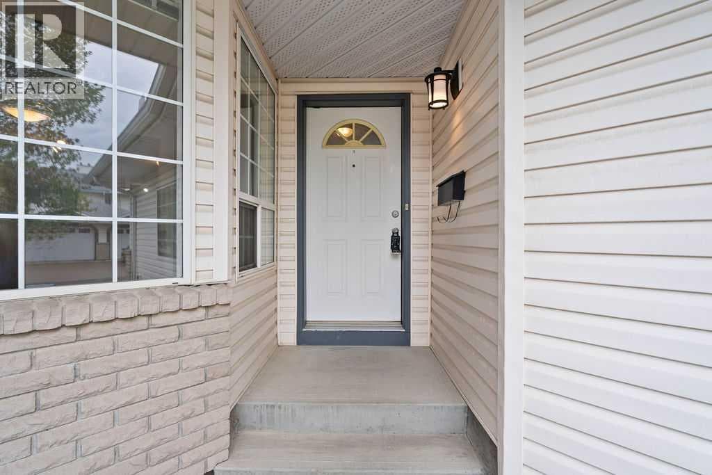 31 Silvergrove Close NW — photo 4