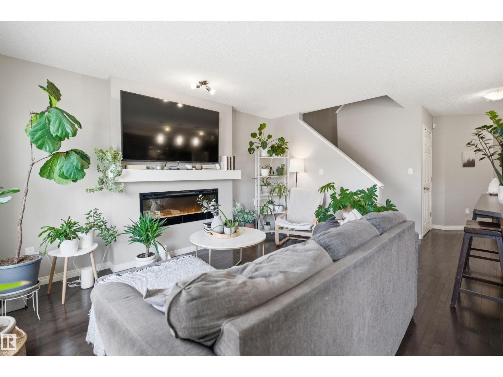 7323 24 Ave SW — photo 3