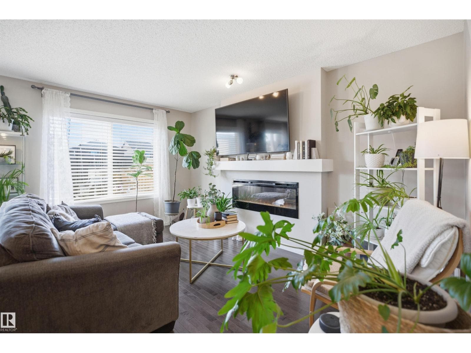 7323 24 Ave SW — photo 4